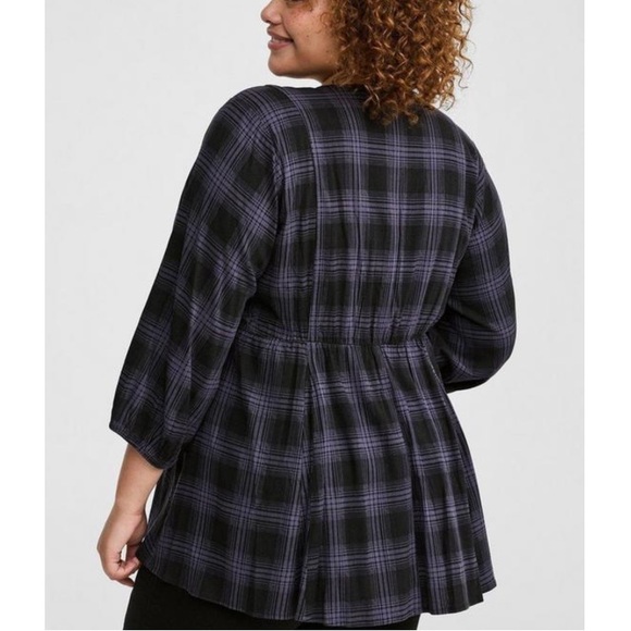 TORRID NWT Fit and Flare Rayon Slub Button Up Top - Picture 3 of 6